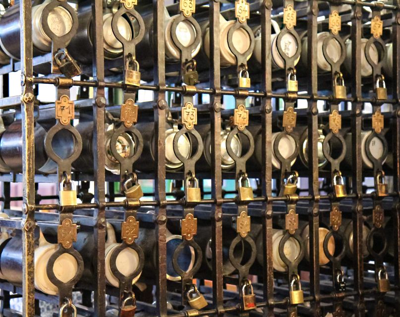Munich: Hofbräuhaus Guided Tour with 1 Beer - Stories about famous patrons and Munich beer culture