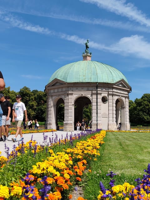 Munich: Mini Classic Bike Tour with Beer Garden Stop at 4 PM - The Residenz from the outside and around the gardens