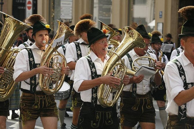 Munich: Oktoberfest Lunch/Dinner table reservation big beer tent - Who will get the most from this experience