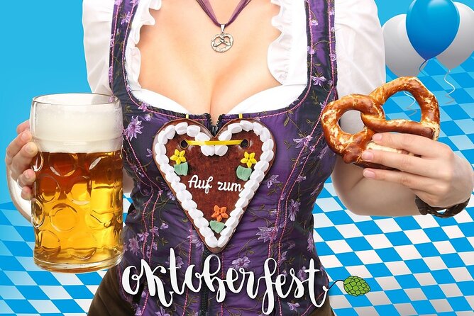 Munich: Oktoberfest Lunch/Dinner table reservation big beer tent - Lunch: half a roast chicken and a shorter festival visit
