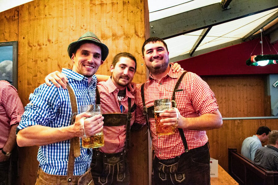 Munich: Oktoberfest Tour with Tent Reservation, Food & Beer - Why a reserved table changes Oktoberfest