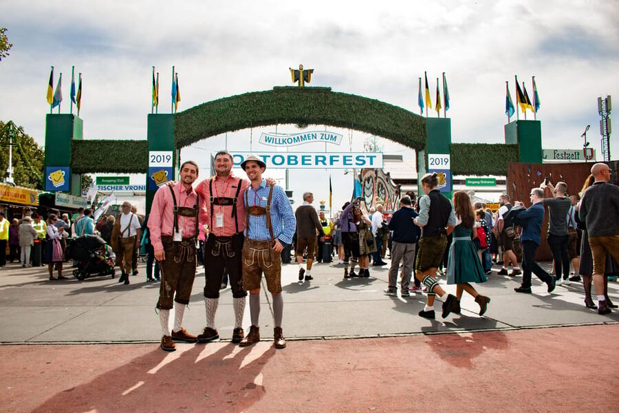 Munich: Oktoberfest Tour with Tent Reservation, Food & Beer - What to bring, and what to leave behind