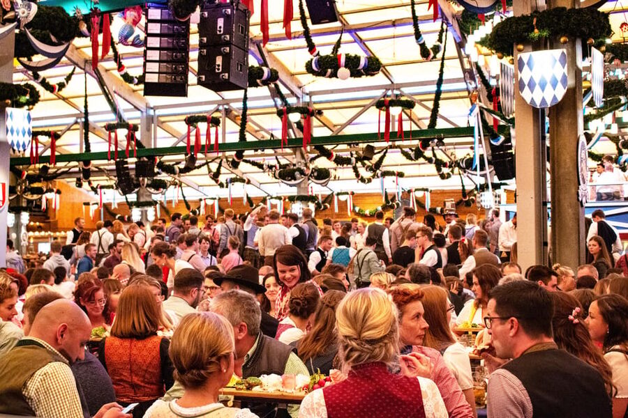 Munich: Oktoberfest Tour with Tent Reservation, Food & Beer - Who will enjoy this Oktoberfest tour most?