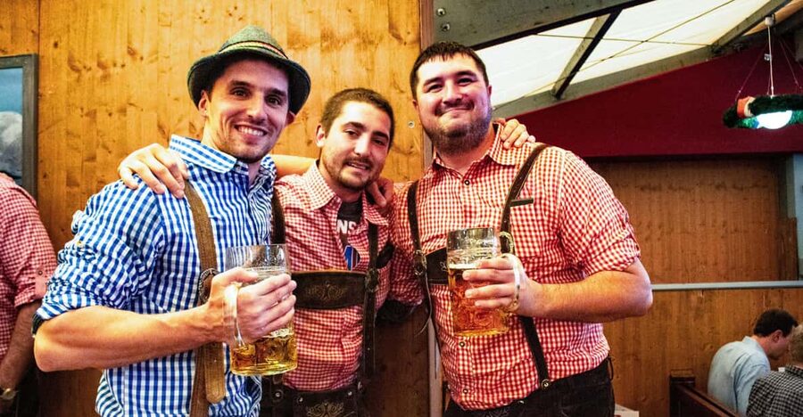 Munich: Oktoberfest Tour with Tent Reservation, Food & Beer - Meeting at Karlsplatz and taking the 15-minute transfer