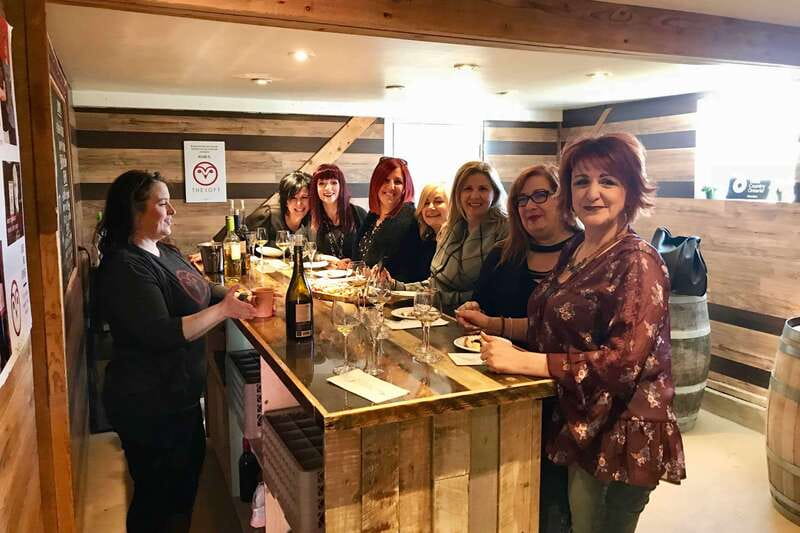 Niagara-on-the-Lake: Half-Day Wine, Beer & Charcuterie Tour - Guide quality and the value of local commentary