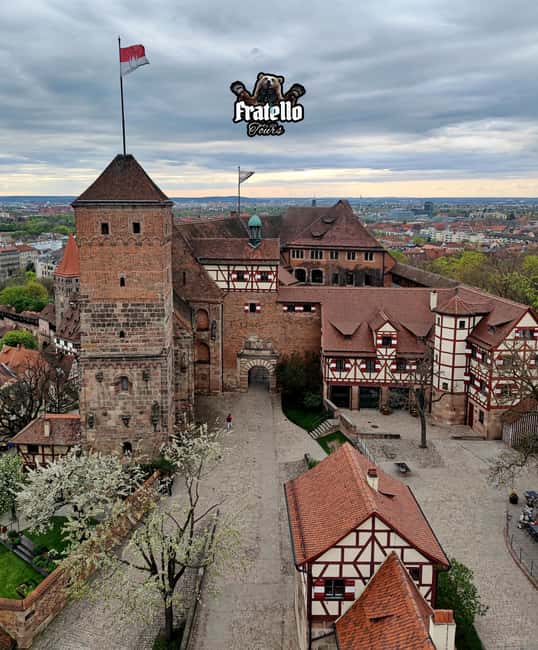 Nuremberg: Castle and Old Town Tour - incl. Tickets and red beer tasting - Finishing with red beer at Altstadthof Brewery