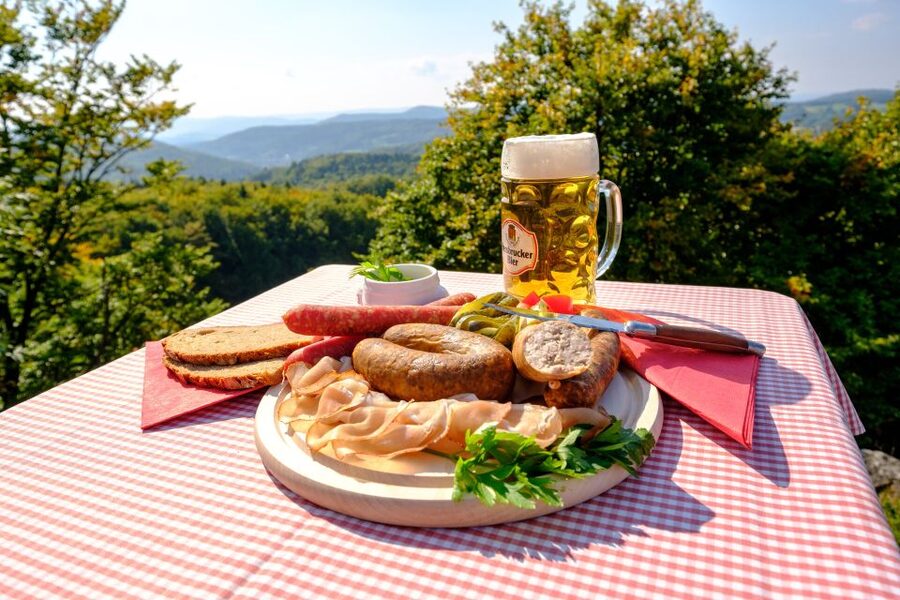 Nürnberg City Tour with Traditional Dinner & Beer - The Riviera, lake, and café pause