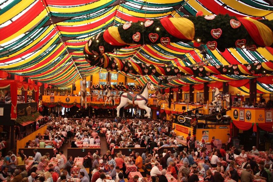 Oktoberfest Munich: Lunch/Dinner table reserv. big beer tent - Practical rules before you go