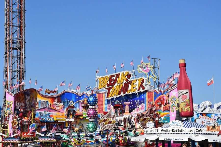 Oktoberfest Munich: Lunch/Dinner table reserv. big beer tent - Who will enjoy this Oktoberfest booking