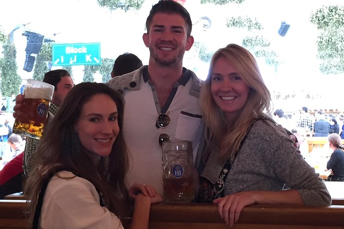 Oktoberfest Tour with table and unlimited beer - Why a reserved table changes Oktoberfest