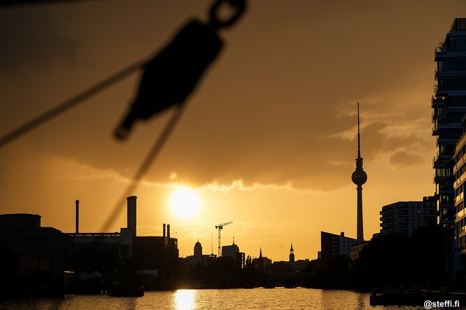 Old Berlin Beer Evening Sunset Cruise on Steamship - East Side Gallery and the remains of the Wall