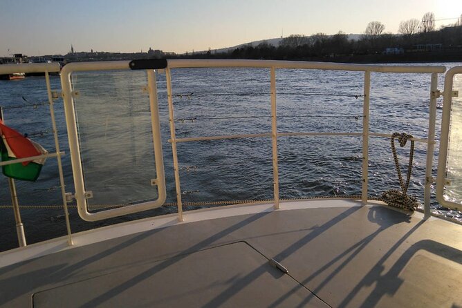 One hour Hen or Stag private party boat Budapest with unlimited beer and wine - How to Plan Your Group