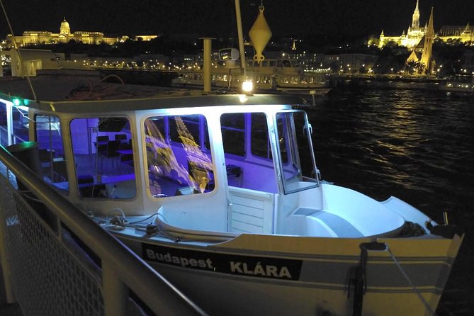 One hour Hen or Stag private party boat Budapest with unlimited beer and wine - What the One-Hour Route Feels Like