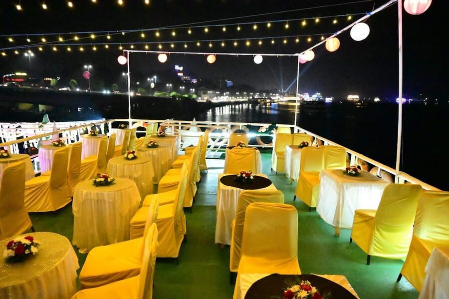 Panaji: Dinner Cruise in Goa with Hotel Transfer and 2 Beers - How the price works for your evening