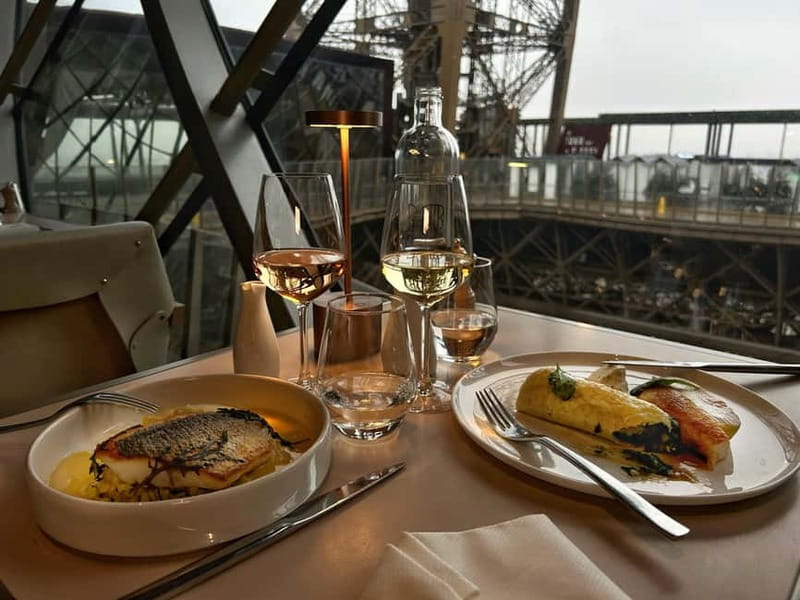 Paris: Early Dinner at Madame Brasserie in the Eiffel Tower - Drinks included with the meal