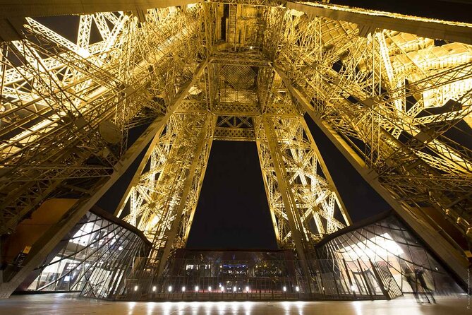 Paris Late Dinner at Eiffel Tower's Madame Brasserie Restaurant - Arriving at the Eiffel Tower for a 9pm table