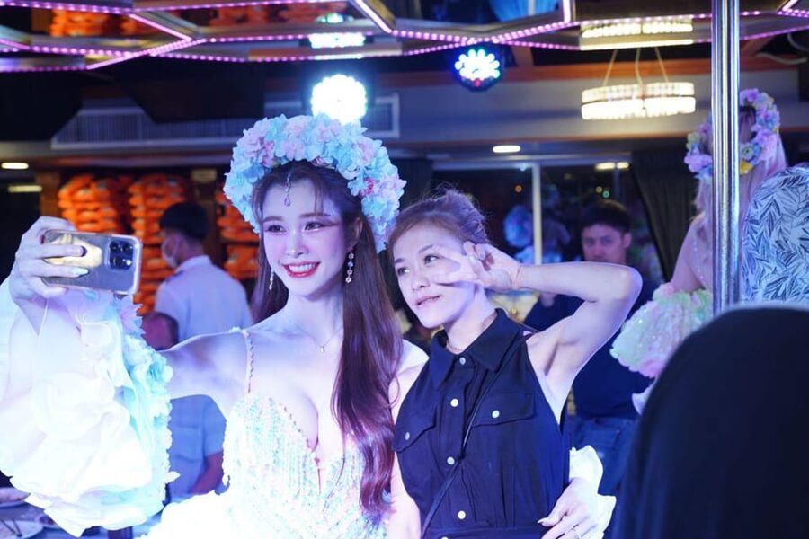 Pattaya: All Star Dinner Cruise, Cabaret Show & Beer Buffet - What the buffet offers for $45