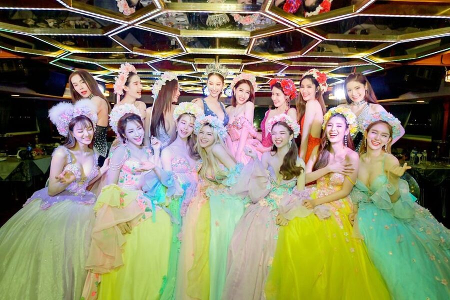 Pattaya: All Star Dinner Cruise, Cabaret Show & Beer Buffet - Unlimited drinks, with one practical caution