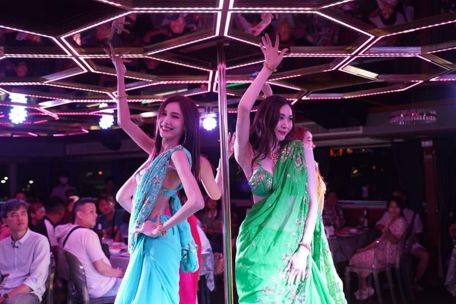 Pattaya: All Star Dinner Cruise, Cabaret Show & Beer Buffet - Disco music closes the evening
