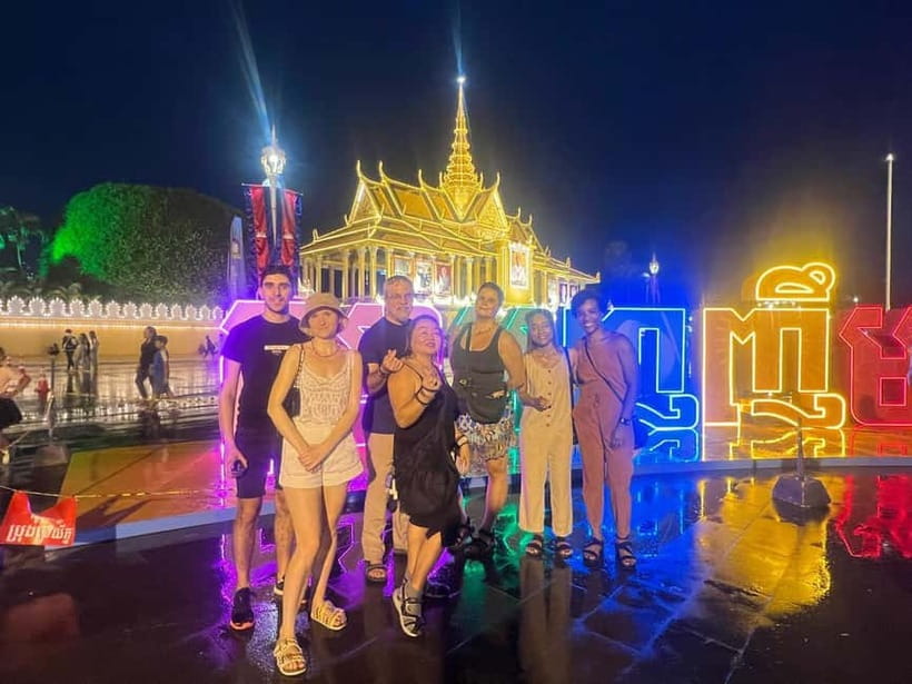 Phnom Penh: Street Art and Food Tour with Pickup and Beer - Street art with a story behind each wall