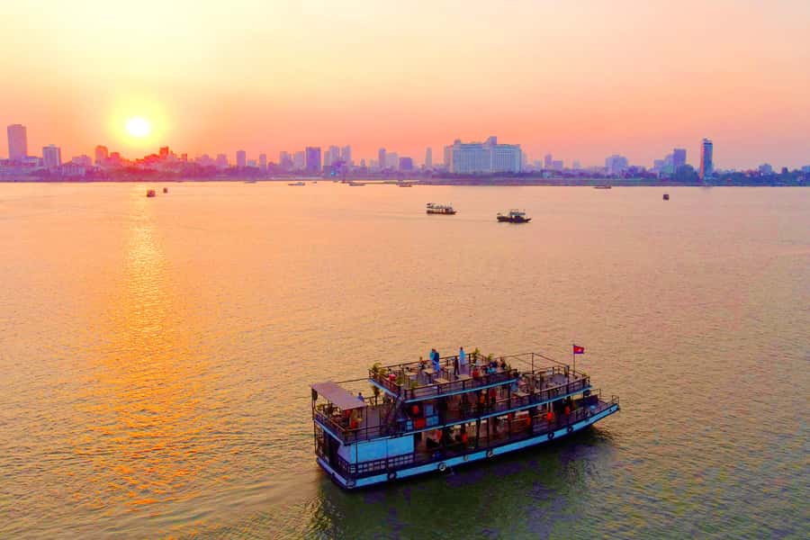 Phnom Penh: Sunset Cruise with Unlimited Beer &Fruit platter - Quick points before you book