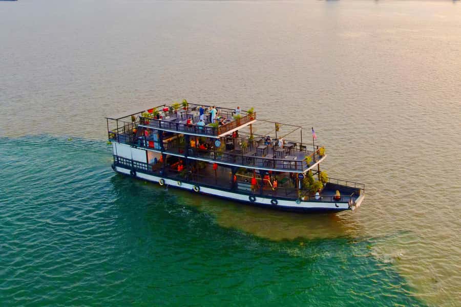 Phnom Penh: Sunset Cruise with Unlimited Beer &Fruit platter - The first look at Phnom Penh’s monuments