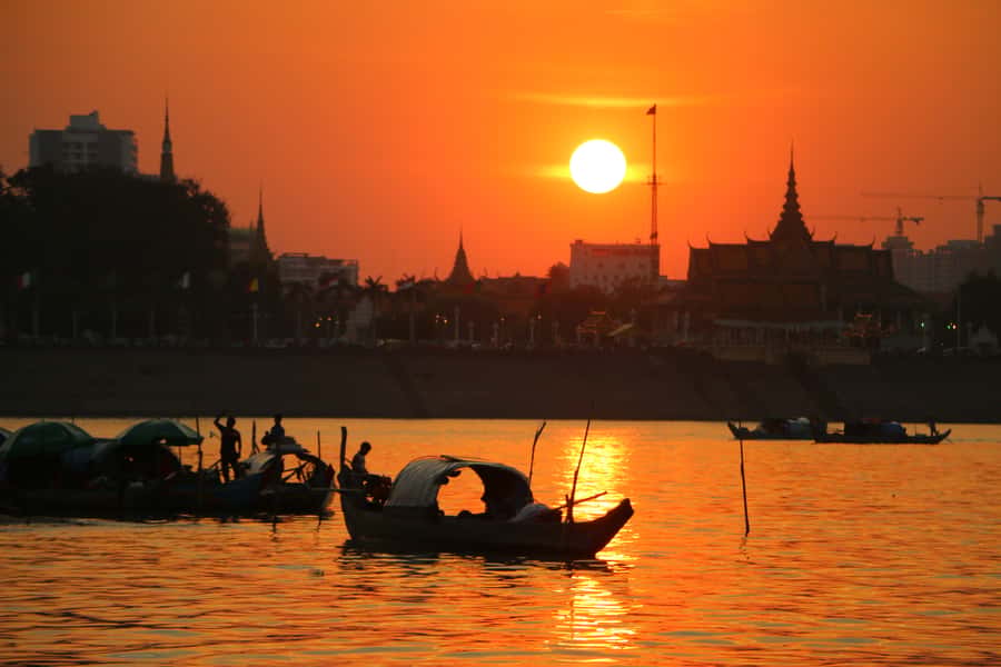 Phnom Penh: Sunset Cruise with Unlimited Beer &Fruit platter - Sunset, music, and the best time to look up