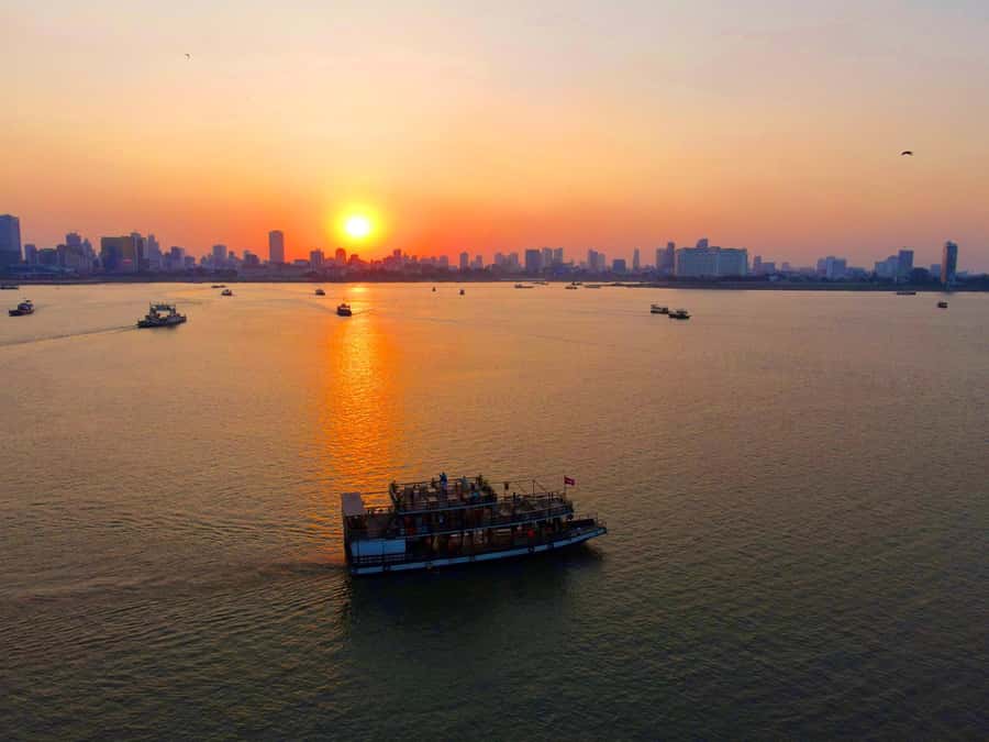 Phnom Penh: Sunset Cruise with Unlimited Beer &Fruit platter - Who will enjoy this cruise most