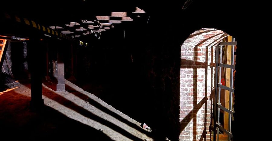 Portland: Underground Shanghai Tunnel Tour with Beer Tasting - Portland’s darker stories, told underground
