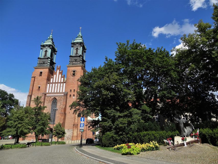 Poznan: City and Brewery Private Walking Tour with Beer - Reading the 19th century around Freedom Square
