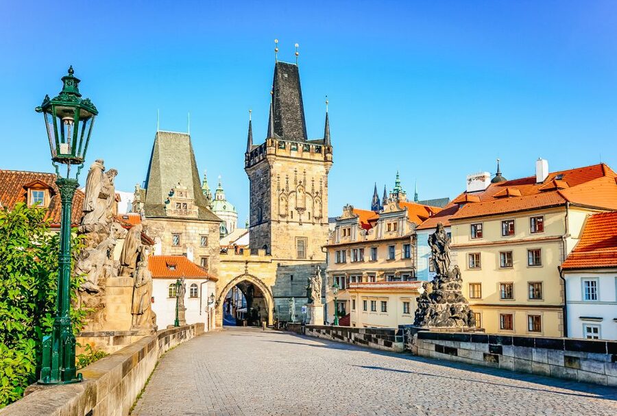 Prague: 3-Hour Beer Tour and Traditional Czech Dinner - Walking Prague between drinks