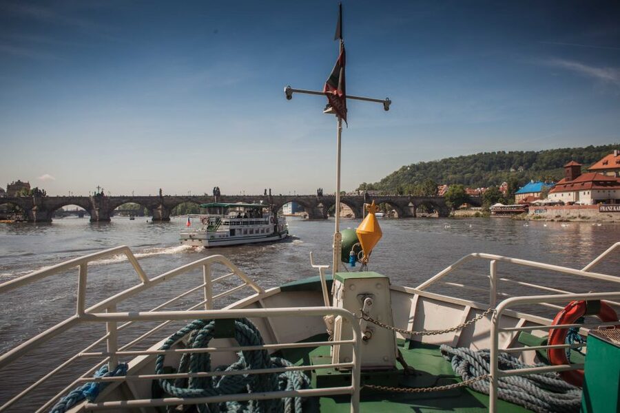 Prague: Afternoon Beer Cruise with Drinks Included - Kampa Island and the Prague Castle panorama
