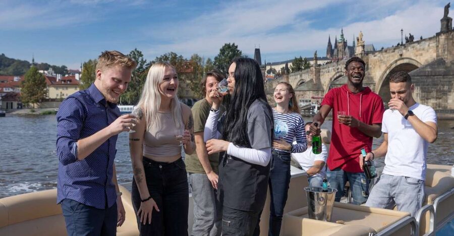 Prague: Beer Boat Tour - Choosing Between Budvar, Prosecco, and Cider