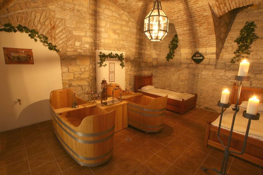 Prague: Bernard Beer Spa with Beer and Massage Option - How to Use the One-Hour Treatment