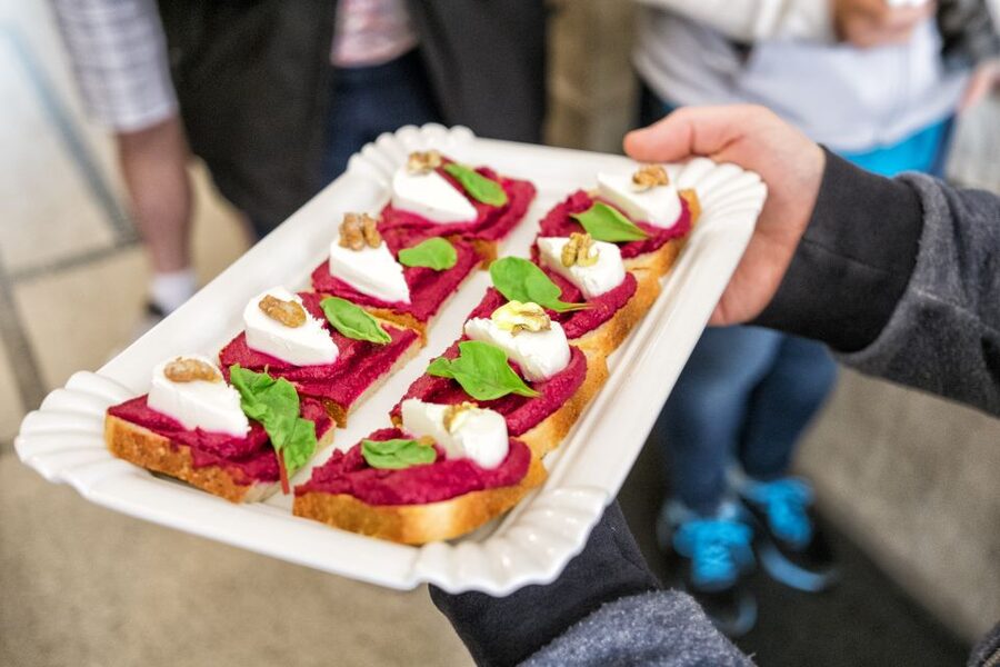 Prague: Food and Beer Guided Walking Tour with Tastings - The guides make the difference