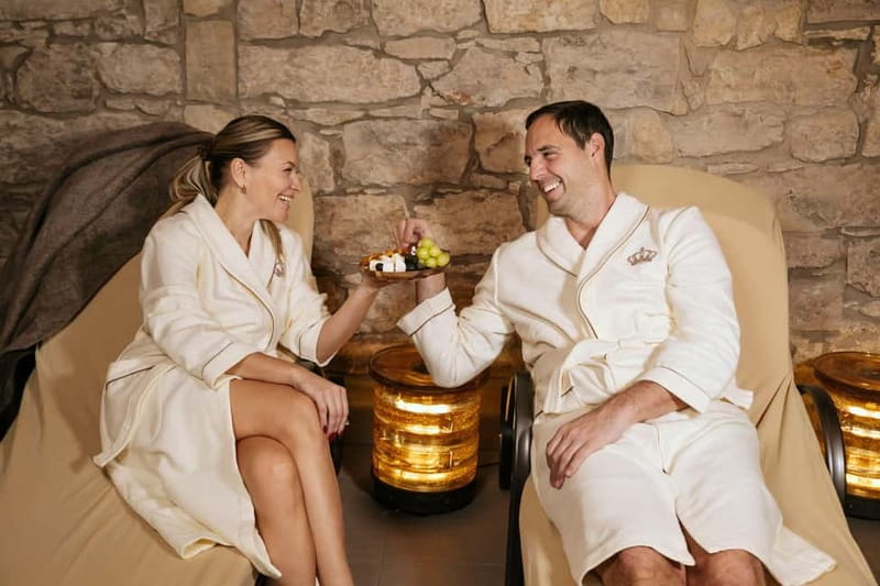 Prague: Lázně Pramen. Wine, Beer bath and Wellness SPA - What happens from arrival to the lounge