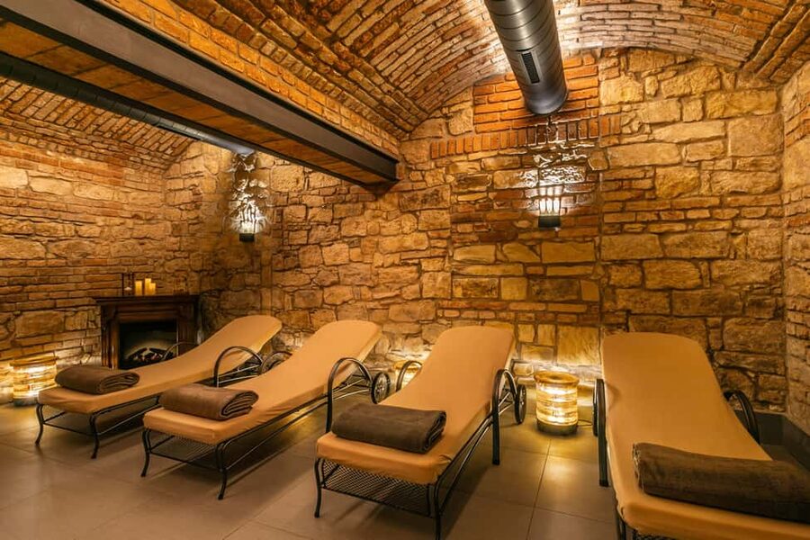 Prague: Lázně Pramen. Wine, Beer bath and Wellness SPA - Why the staff matter here