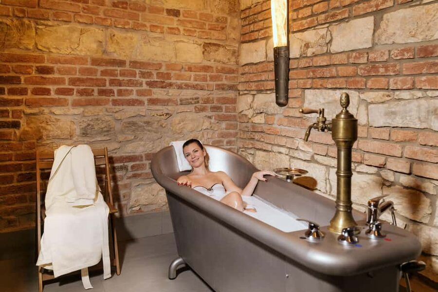 Prague: Lázně Pramen. Wine, Beer bath and Wellness SPA - Who should choose beer, wine, or wellness?