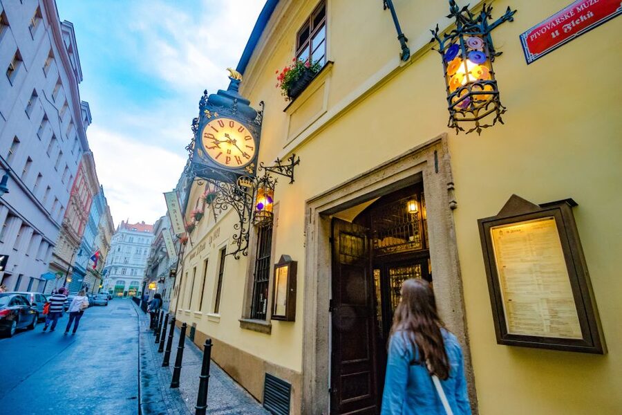 Prague: Legendary Beer Tour with Dinner - The Guides Make the Biggest Difference