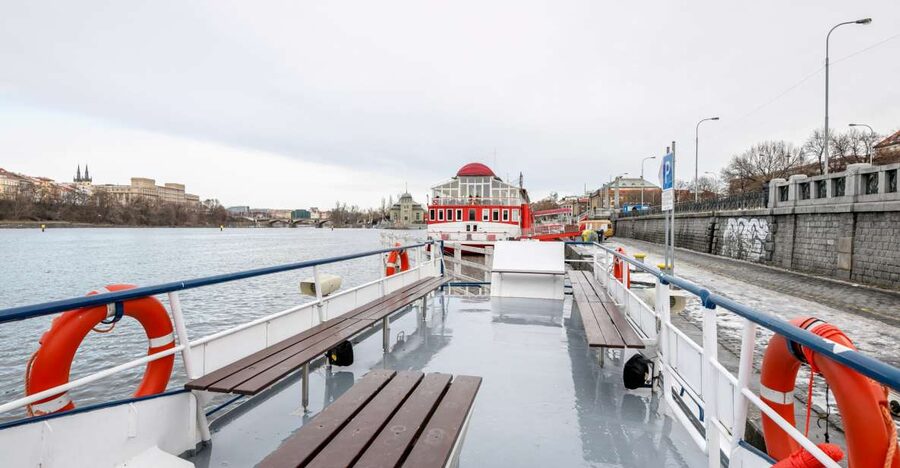 Prague: Private Beer Boat Cruise with Unlimited Beer - A short beer cruise through Prague’s historic center