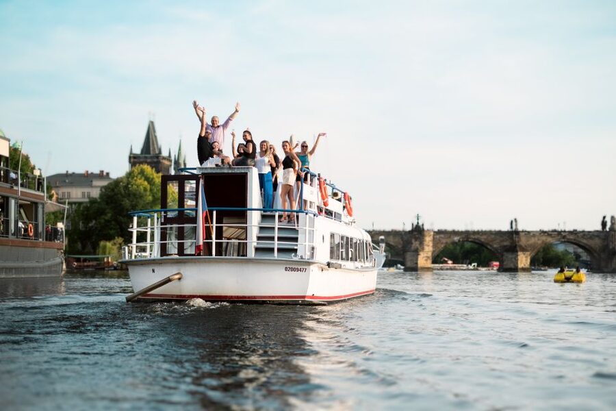 Prague: Private Beer Boat Cruise with Unlimited Beer - A private setting for bachelor and hen parties