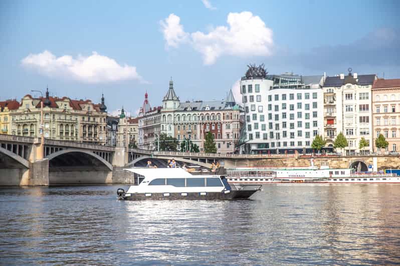 Prague: Private River Cruise with Unlimited Beer or Prosecco - Boarding near Výtoň and Železniční most