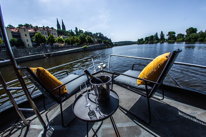 Prague YachtBoat CLASSIC cruise with Unlimited Beer or Prosecco - Unlimited beer or Prosecco, with a few limits