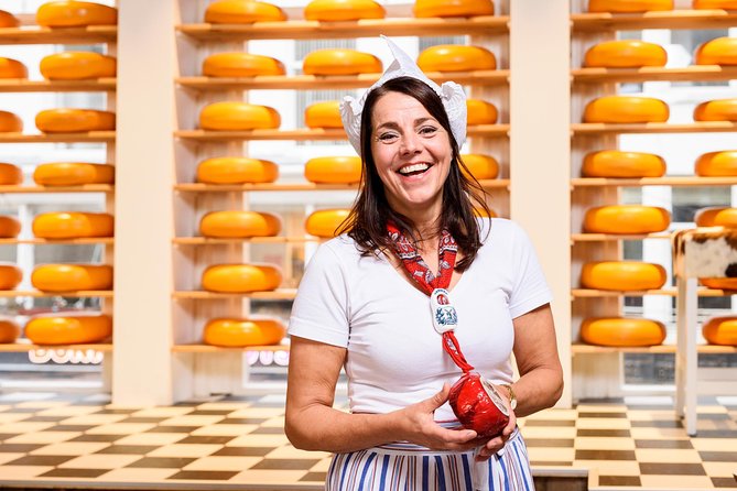 Premium Cheese Tasting with Wine and Beer Pairing - Pairing the cheese with beer, wine, or port
