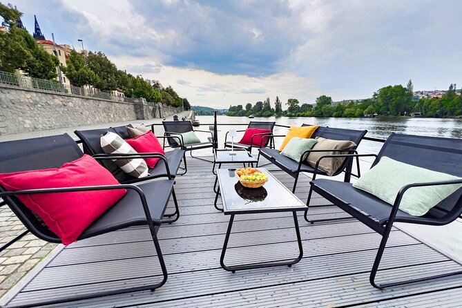 Private 3 Hour Prague Cruise with Unlimited Beer or Prosecco - Who will enjoy this private Prague cruise?