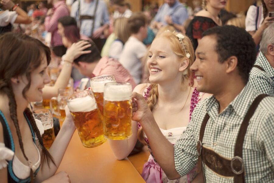 Private German Beer Tasting Tour in Berlin Old Town - The 3-hour option adds four craft beers and German appetizers