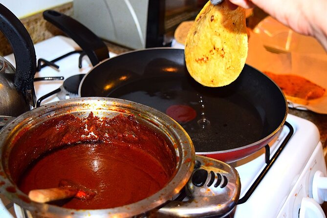 Private Home Cooking Experience in Mexico City with Alex and Ale - Drinks, Dinner, and Easy Conversation