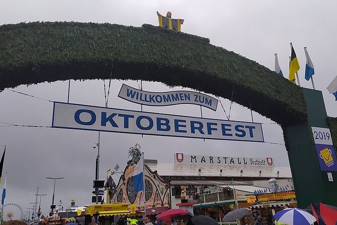 Private Oktoberfest: Lunch, Beer & Bavarian Gemütlichkeit - Why reserved seating matters at Oktoberfest