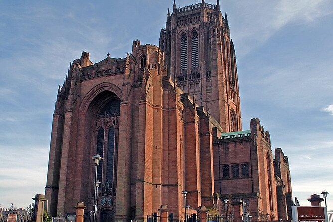 Private Tour in Liverpool – History, Football, Views & Local Beer - Guide style and the private format
