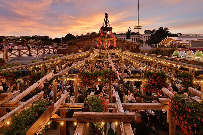 Private VIP Oktoberfest, Table, 3-Course-Menu, Beer & Champagne - The guide makes the day more personal